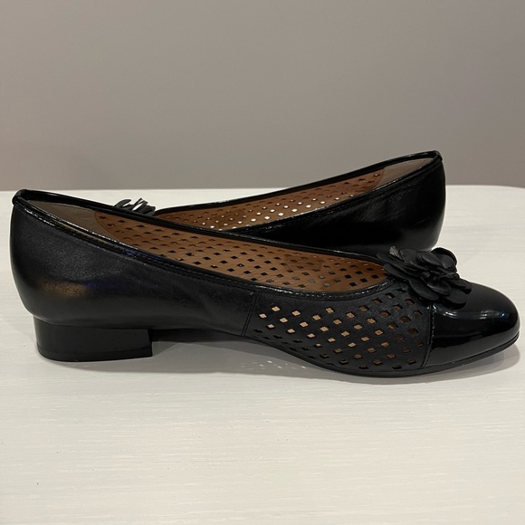 Vintage Floral-Detail Flats - Picture 5 of 8